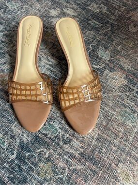 Anne Michelle Brown Tan Amber Slide Mules with Clear Woven Strap sandals size 10